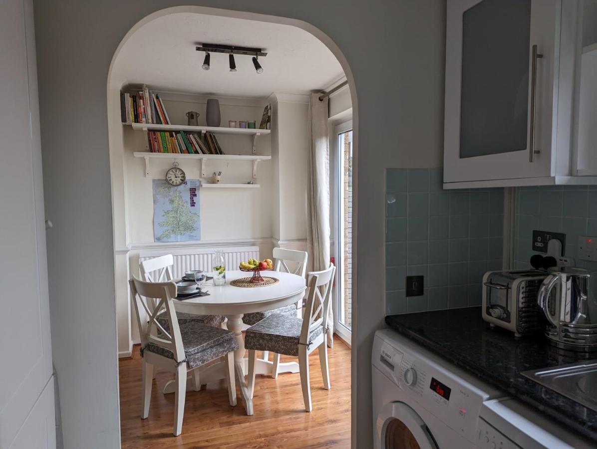 런던 Cosy House With A Garden 빌라 외부 사진