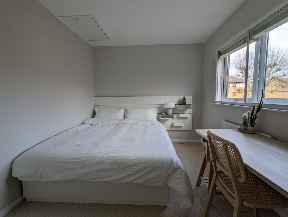 런던 Cosy House With A Garden 빌라 외부 사진